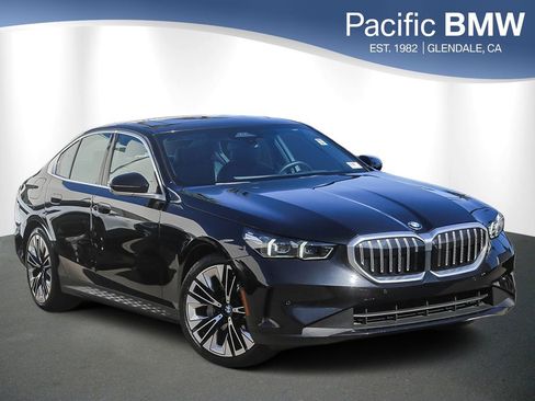 Certified 2025 BMW 530i RWD image 1
