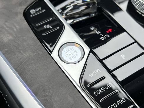 Used 2024 BMW X7 M60i w/ Executive Package image 33