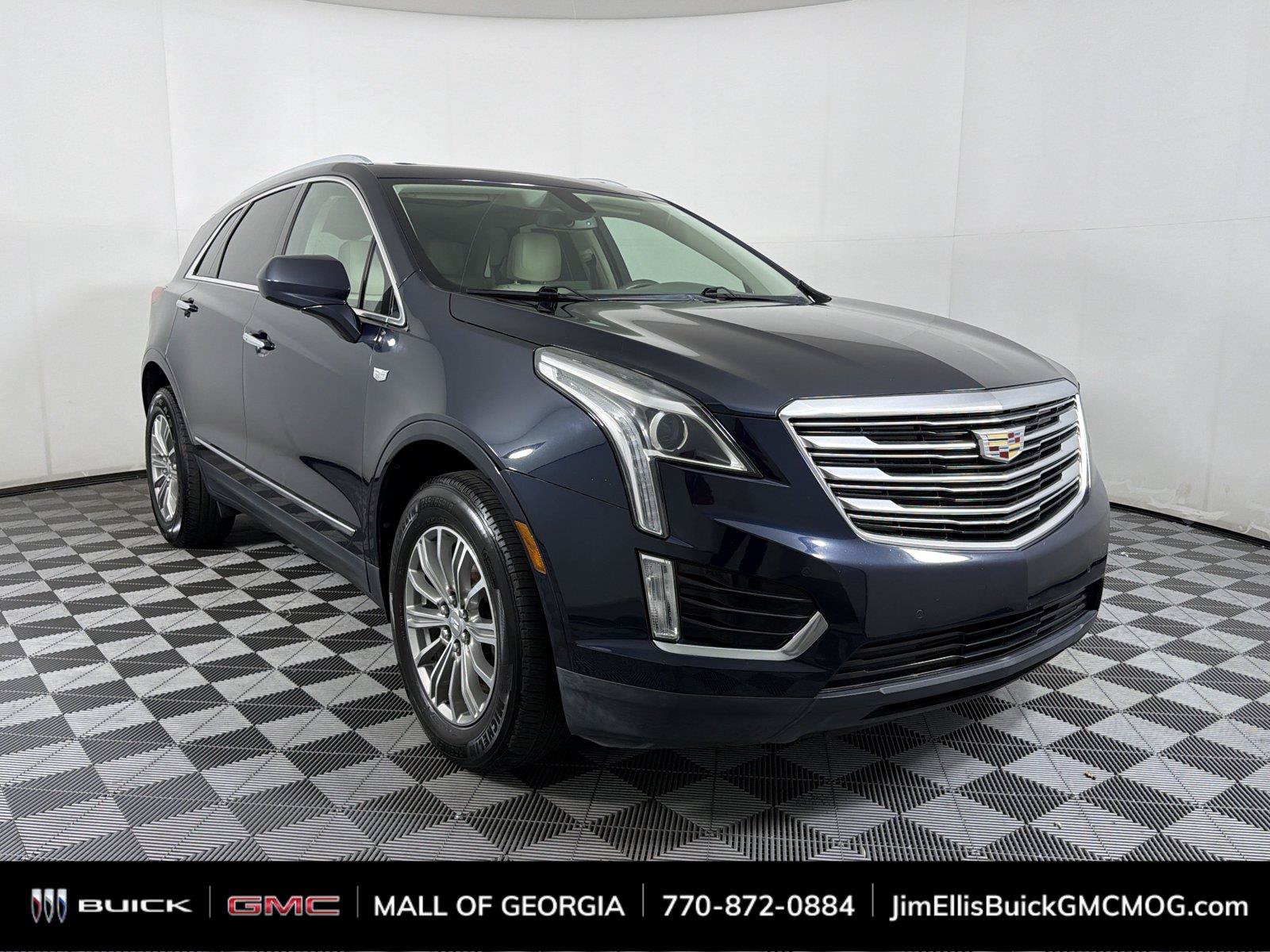 Used 2017 Cadillac XT5 Luxury FWD image 1