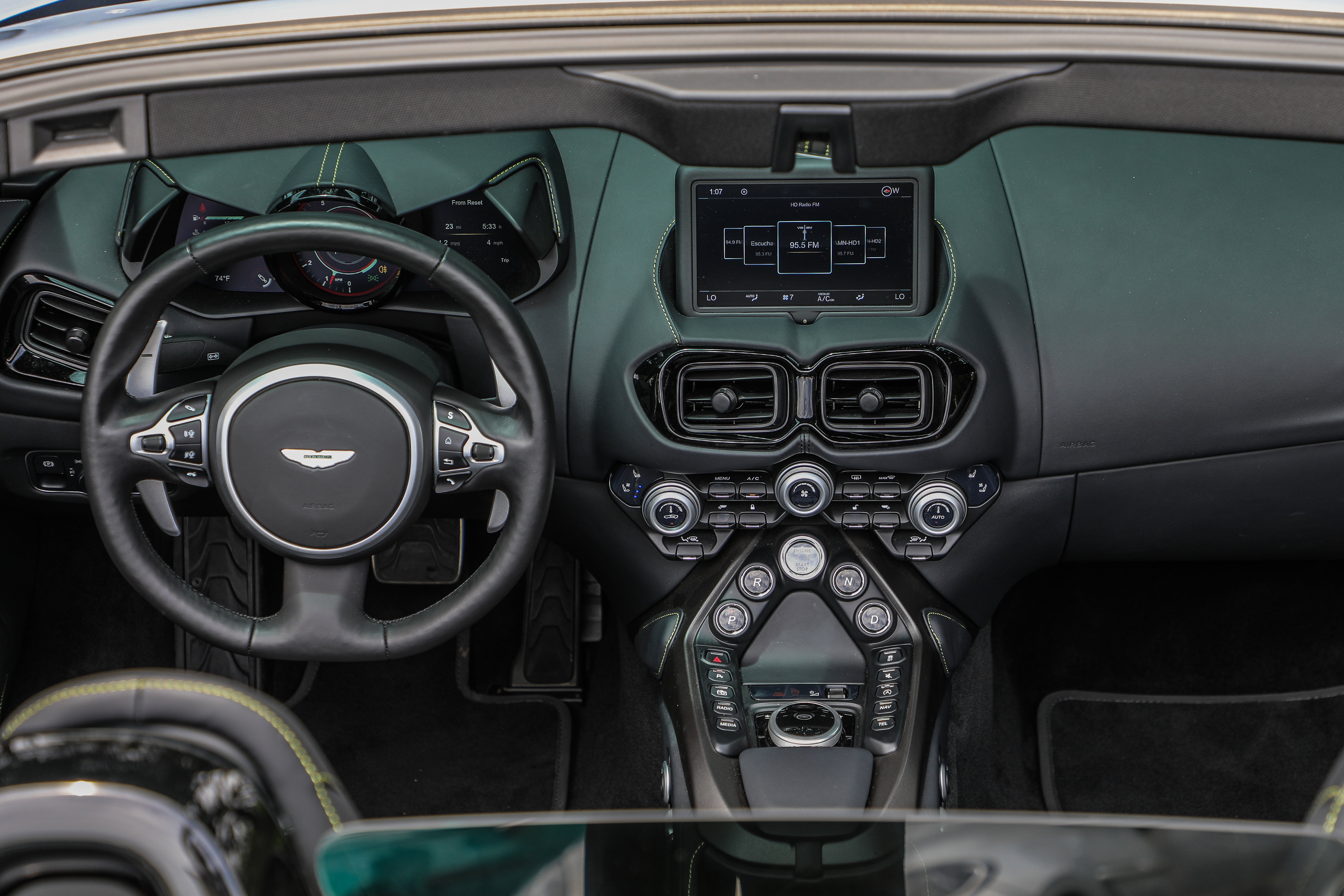 Used 2023 Aston Martin V8 Vantage Roadster RWD image 14