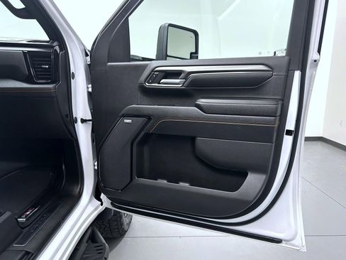 Used 2024 GMC Sierra 2500 AT4 w/ Technology Package image 16