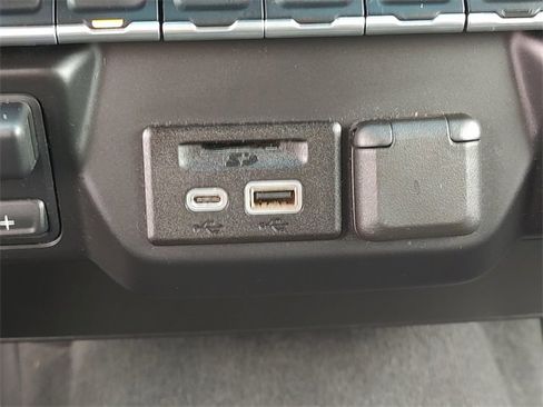 Used 2019 Chevrolet Silverado 1500 LTZ image 33