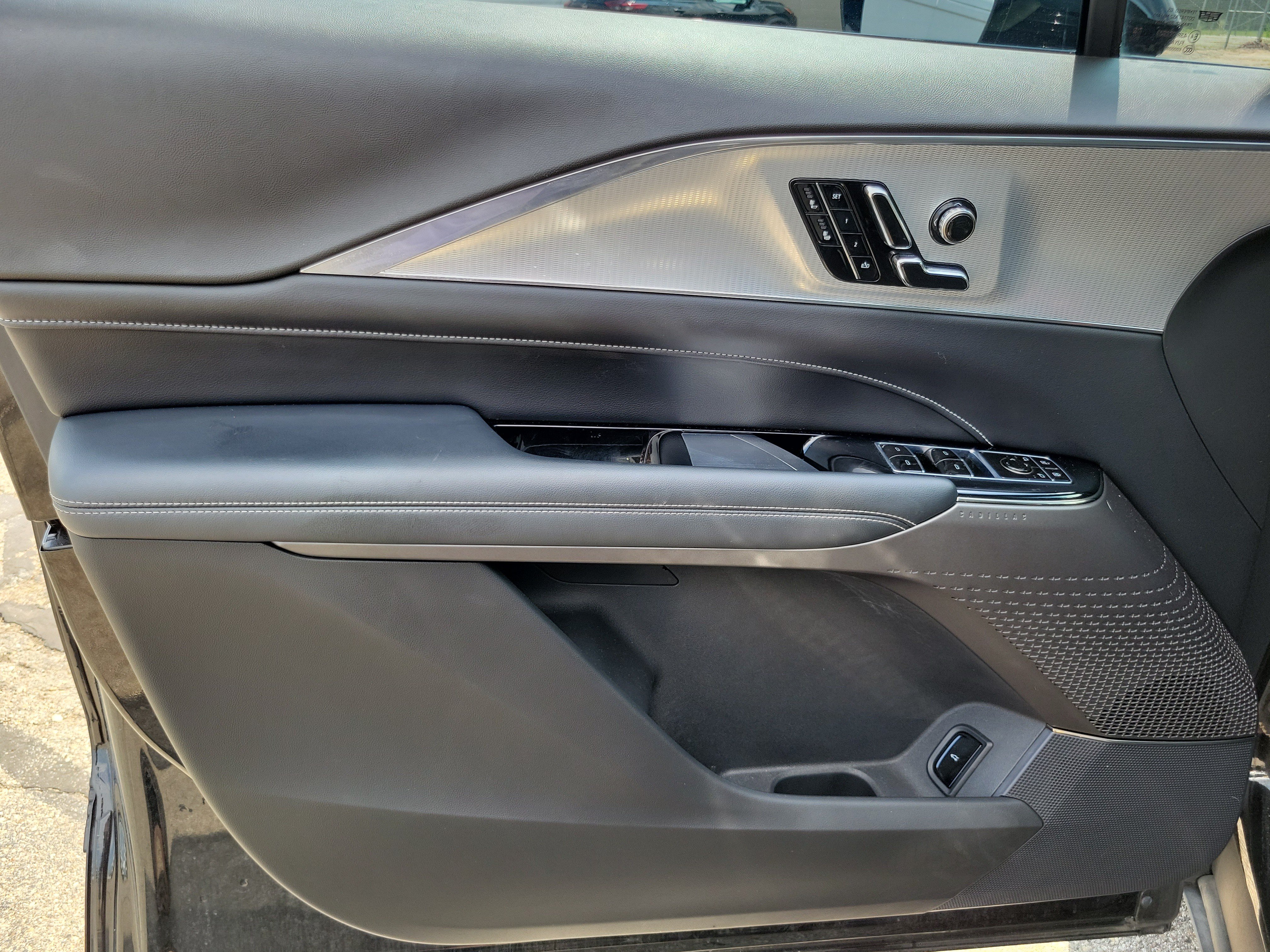 Used 2024 Cadillac Lyriq Tech RWD image 6