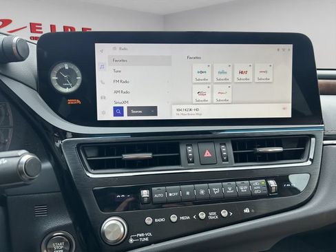 Used 2023 Lexus ES 250 w/ Premium Package AWD/4WD image 21