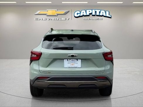 Used 2026 Chevrolet Trax ACTIV w/ Sunroof Package FWD image 4