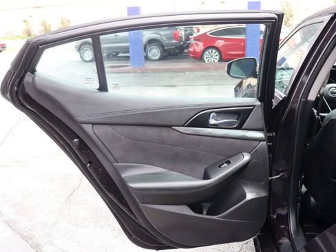 Used 2016 Nissan Maxima SR FWD image 16