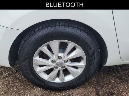 Used 2016 Kia Sedona L image 5