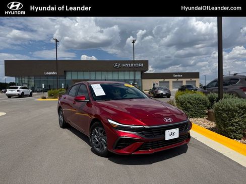 Certified 2024 Hyundai Elantra SE FWD image 1
