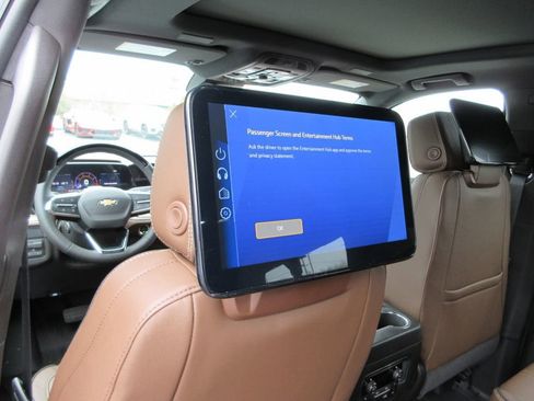 New 2026 Chevrolet Suburban High Country image 17