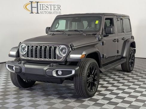 Used 2025 Jeep Wrangler Unlimited Sahara image 4