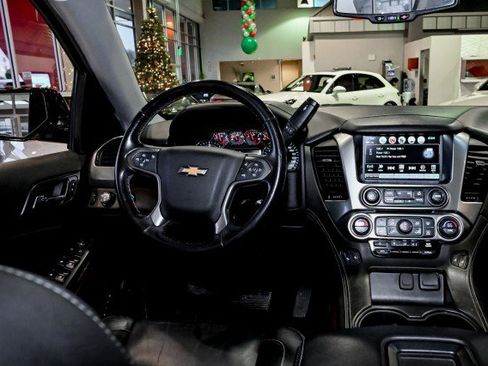 Used 2020 Chevrolet Suburban LT image 34
