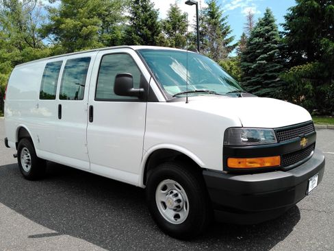 Certified 2025 Chevrolet Express 2500 w/ Driver Convenience Package RWD image 2