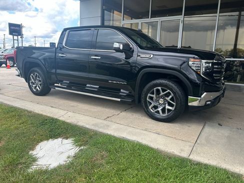 Used 2022 GMC Sierra 1500 SLT w/ SLT Premium Plus Package AWD/4WD image 2