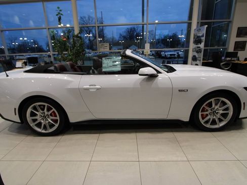 Used 2025 Ford Mustang GT Premium image 17