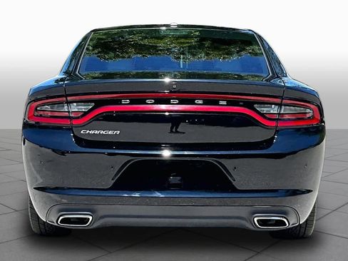 Used 2019 Dodge Charger SXT w/ Leather Interior Group RWD image 5