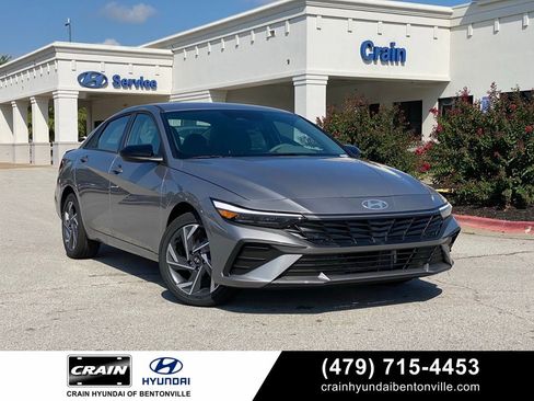 New 2025 Hyundai Elantra SEL image 1