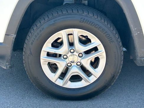 Used 2018 Jeep Compass Sport w/ Cold Weather Group AWD/4WD image 13
