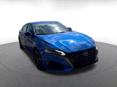 Used 2025 Nissan Altima 2.5 SR image 3