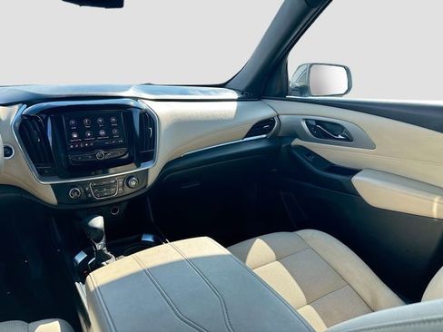Used 2023 Chevrolet Traverse LS image 21