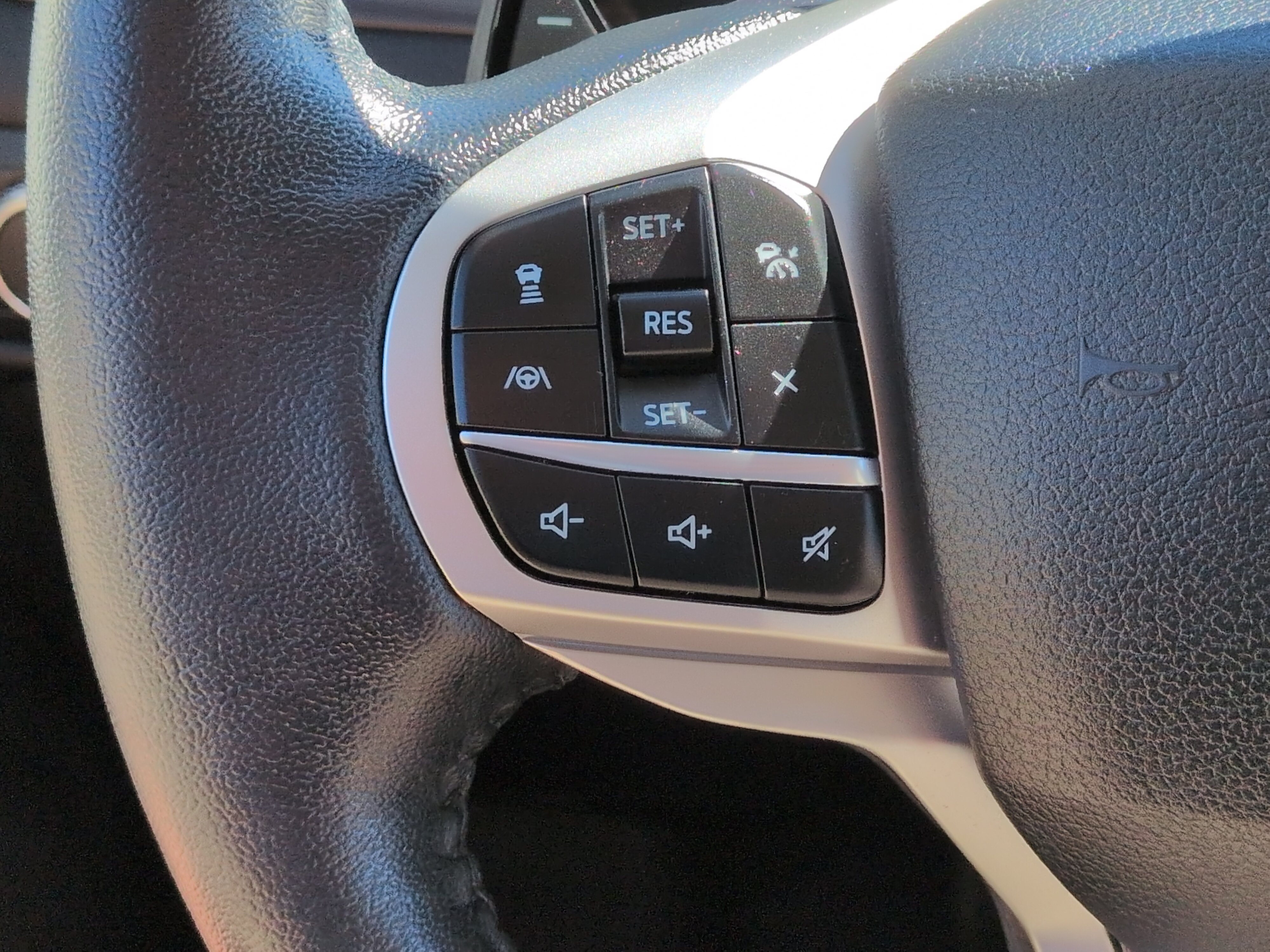 Used 2020 Ford Explorer Limited RWD image 23