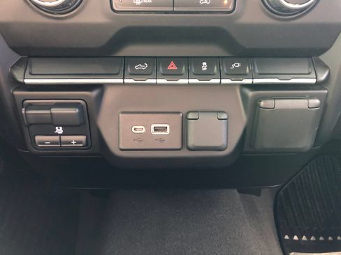 Used 2022 Chevrolet Silverado 2500 Custom w/ Custom Convenience Package AWD/4WD image 22