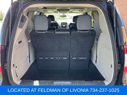 Used 2015 Chrysler Town & Country Limited Platinum FWD image 29