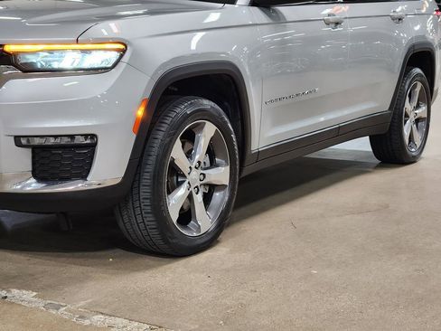 Used 2021 Jeep Grand Cherokee L Limited AWD/4WD image 17