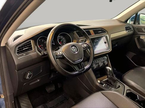 Used 2019 Volkswagen Tiguan SE w/ Panoramic Sunroof Package FWD image 17