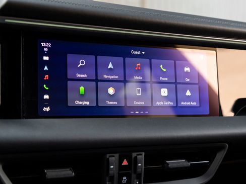 Certified 2025 Porsche Macan Electric image 26