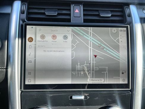 Certified 2025 Land Rover Discovery Dynamic SE image 25