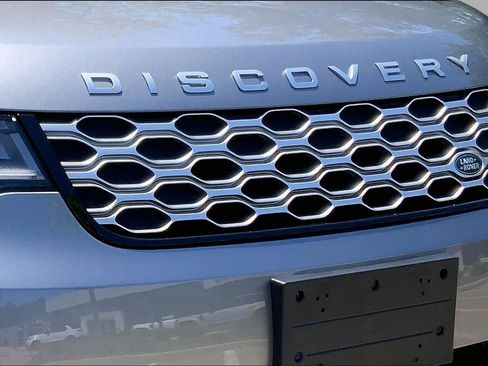 Used 2025 Land Rover Discovery S AWD/4WD image 28
