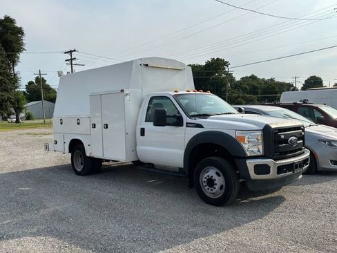 Used 2015 Ford F550 2WD Regular Cab Super Duty image 1