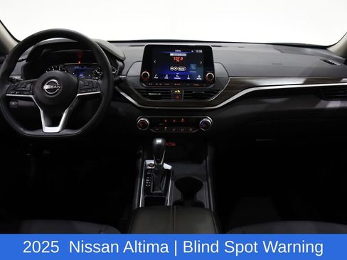 Used 2025 Nissan Altima 2.5 SV image 8