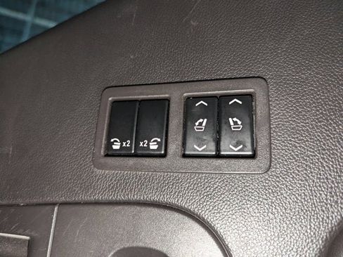 Used 2016 Cadillac Escalade Luxury image 31