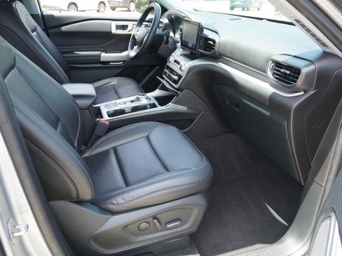 Used 2023 Ford Explorer XLT w/ Equipment Group 202A RWD image 14