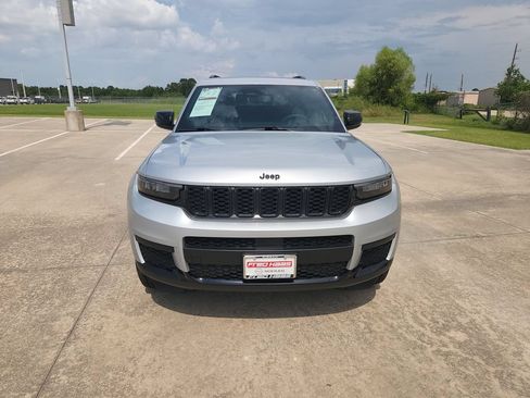 Used 2024 Jeep Grand Cherokee L Altitude RWD image 11
