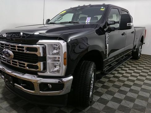 Used 2024 Ford F350 XLT image 4