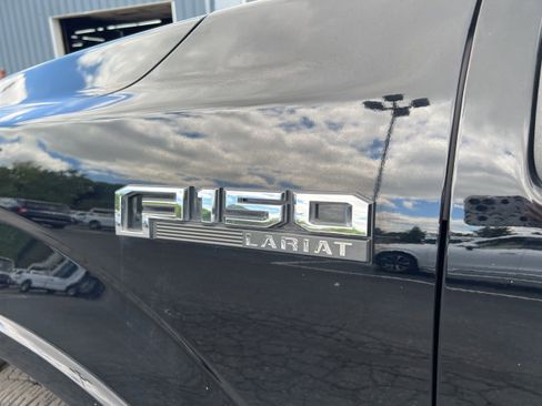 Used 2017 Ford F150 Lariat w/ Equipment Group 502A Luxury AWD/4WD image 8
