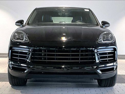 Used 2023 Porsche Cayenne Platinum Edition image 13