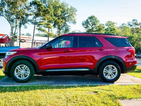 Used 2023 Ford Explorer XLT w/ Equipment Group 202A image 2