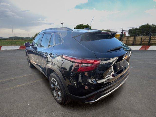 Used 2024 Chevrolet Trax LT FWD image 4