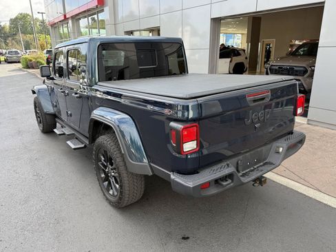 Used 2025 Jeep Gladiator Sport AWD/4WD image 2