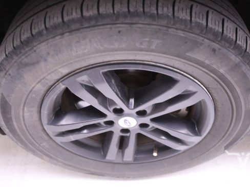 Used 2021 Ford Explorer XLT image 10