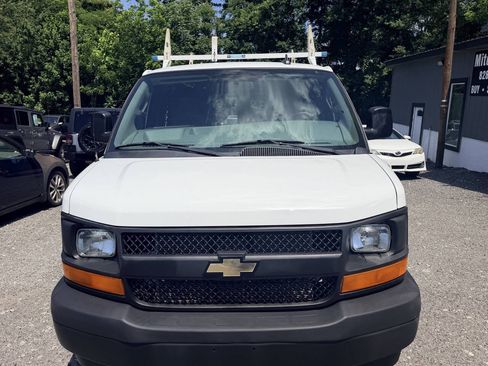 Used 2017 Chevrolet Express 2500 RWD image 6
