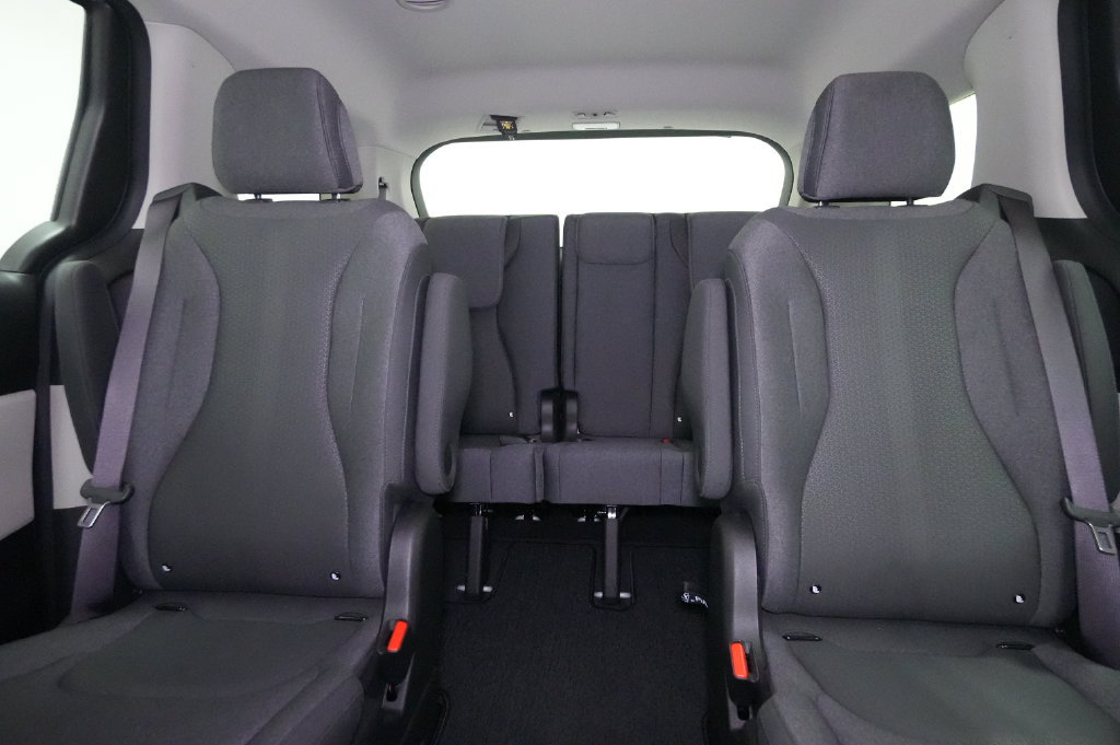 Used 2022 Kia Carnival LX FWD image 15