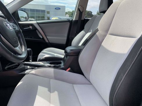 Used 2018 Toyota RAV4 XLE FWD image 14