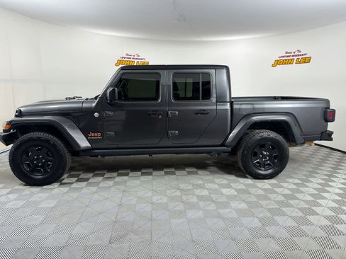 Used 2021 Jeep Gladiator Overland w/ Popular Equipment Package AWD/4WD image 2