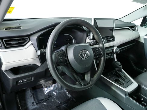Used 2024 Toyota RAV4 XLE FWD image 4