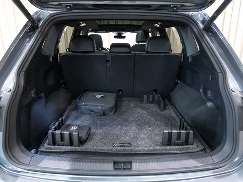Certified 2024 Volkswagen Tiguan SE R-Line AWD/4WD image 22
