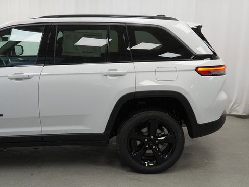 New 2026 Jeep Grand Cherokee Limited w/ Limited Altitude Package image 15